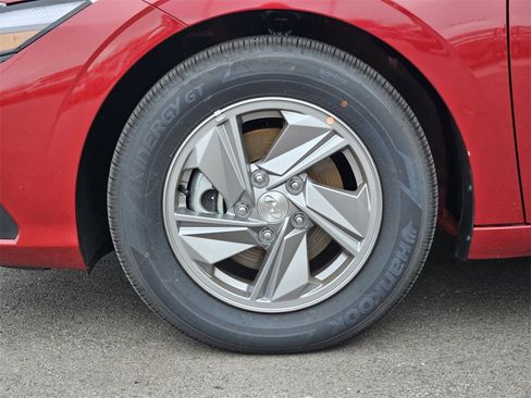 New 2025 Hyundai Elantra SE image 12
