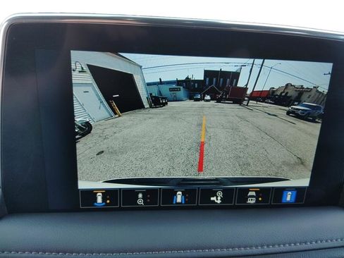 Used 2024 Chevrolet Suburban LT w/ Luxury Package image 19