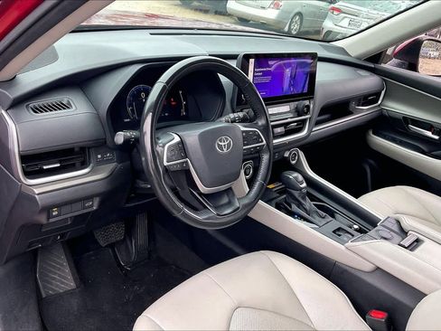 Used 2024 Toyota Grand Highlander XLE image 17