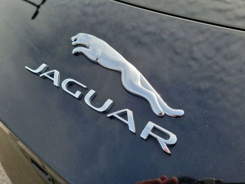 Used 2016 Jaguar F-TYPE R image 9