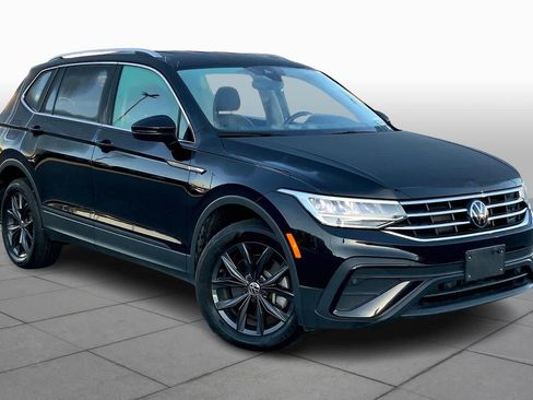 Used 2024 Volkswagen Tiguan SE image 2