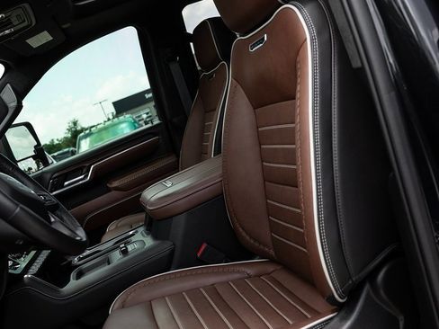 Used 2024 GMC Sierra 2500 Denali Ultimate image 11