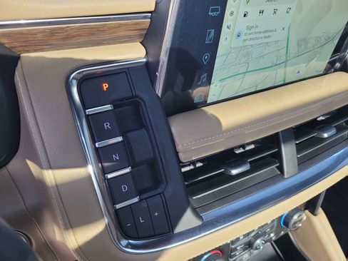 Used 2024 Chevrolet Tahoe Premier w/ Advanced Technology Package image 17