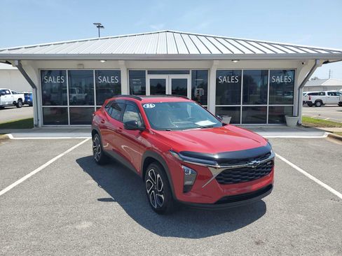 Used 2026 Chevrolet Trax RS w/ Sunroof Package FWD image 8