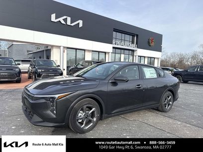 New 2025 Kia K4 LXS