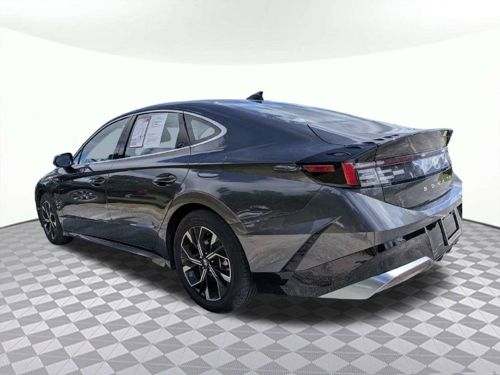 Used 2025 Hyundai Sonata SEL FWD image 5