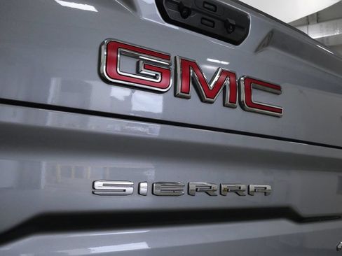 Used 2024 GMC Sierra 1500 AT4 w/ Technology Package AWD/4WD image 9