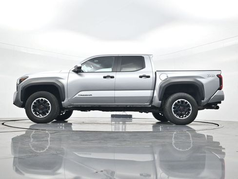 Used 2024 Toyota Tacoma TRD Off-Road image 31