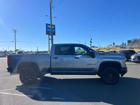 Used 2025 Chevrolet Silverado 2500 ZR2 w/ Technology Package AWD/4WD image 6