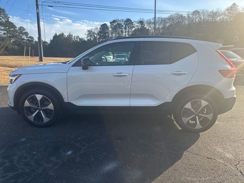 Certified 2025 Volvo XC40 B5 Plus w/ Protection Package Premier image 2