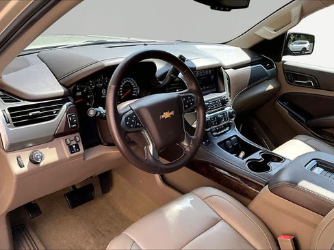 Used 2017 Chevrolet Suburban LT RWD image 18