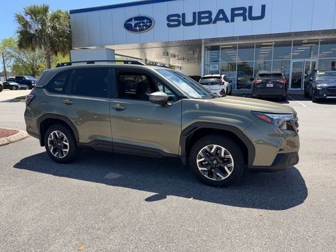 Used 2025 Subaru Forester Premium w/ Protection Package image 1