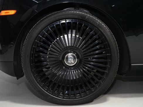 Used 2024 Rolls-Royce Cullinan AWD/4WD image 38