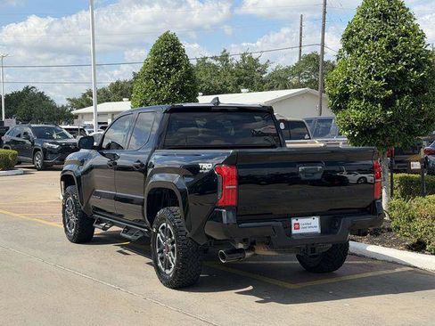 Certified 2025 Toyota Tacoma TRD Sport AWD/4WD image 5