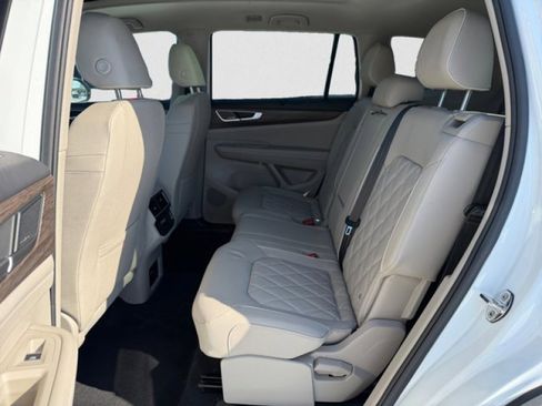 Used 2025 Volkswagen Atlas SEL Premium R-Line image 18