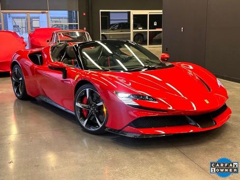 Used 2023 Ferrari SF90 Spider image 1