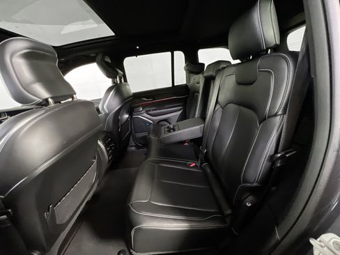 Used 2022 Jeep Grand Cherokee Overland w/ Adv Protech Group III image 26