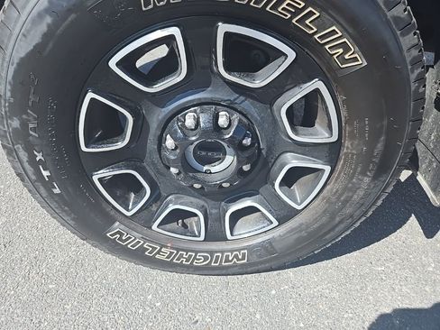 Used 2025 Ford F350 Platinum image 41