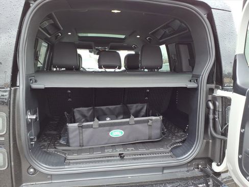 New 2026 Land Rover Defender 110 X-Dynamic SE AWD/4WD image 13