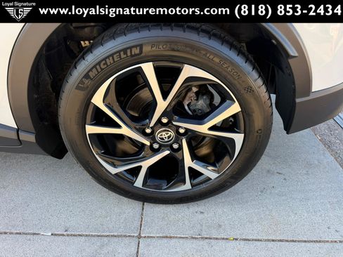 Used 2020 Toyota C-HR XLE FWD image 11