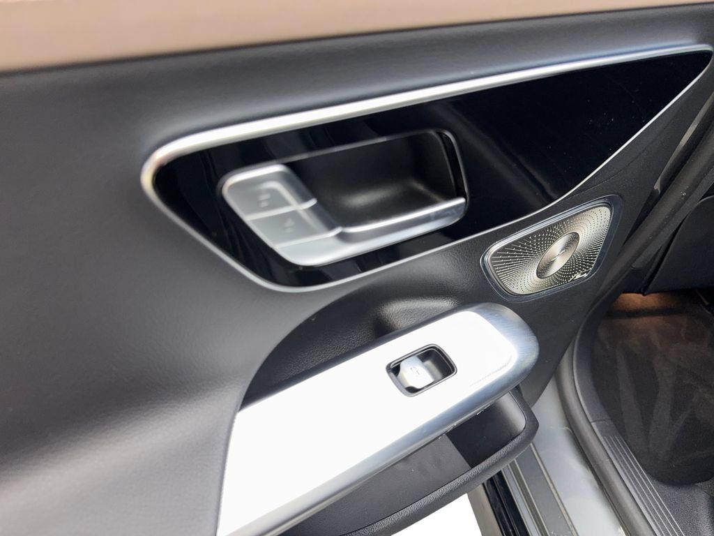 Used 2023 Mercedes-Benz EQE 500 4MATIC Sedan image 38