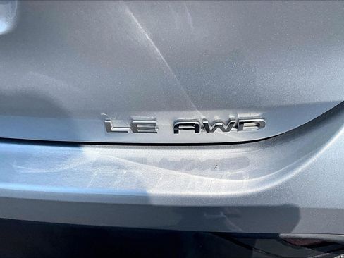 Used 2022 Toyota Highlander LE AWD/4WD image 8