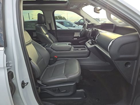 Used 2025 Ford Expedition Active AWD/4WD image 9