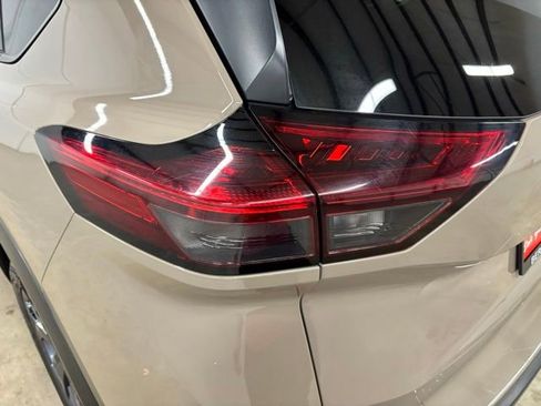 Used 2025 Nissan Rogue SV FWD image 7