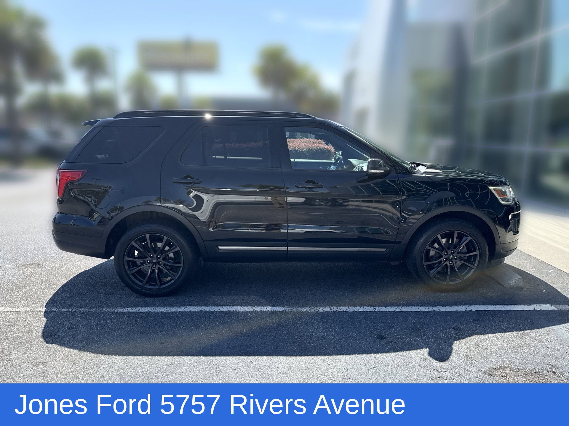 Used 2018 Ford Explorer XLT w/ Equipment Group 202A AWD/4WD image 3