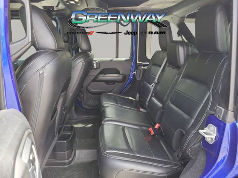 Used 2018 Jeep Wrangler Unlimited Sahara AWD/4WD image 12