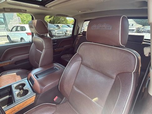 Used 2015 Chevrolet Silverado 1500 High Country w/ High Country Premium Package AWD/4WD image 14