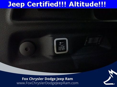 Used 2023 Jeep Grand Cherokee L Laredo image 15