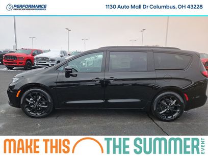 New 2026 Chrysler Pacifica Select