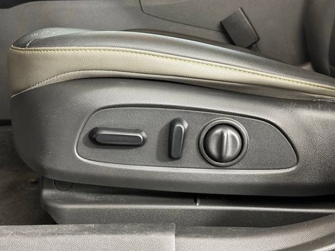 Used 2025 Chevrolet Trax ACTIV w/ Sunroof Package FWD image 7