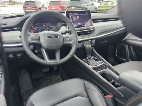 Used 2024 Jeep Compass Latitude image 15