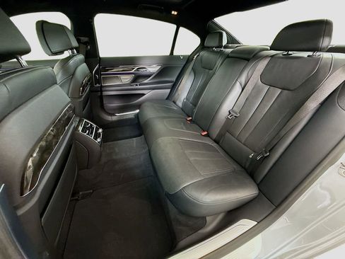 Used 2018 BMW 740e xDrive AWD/4WD image 24