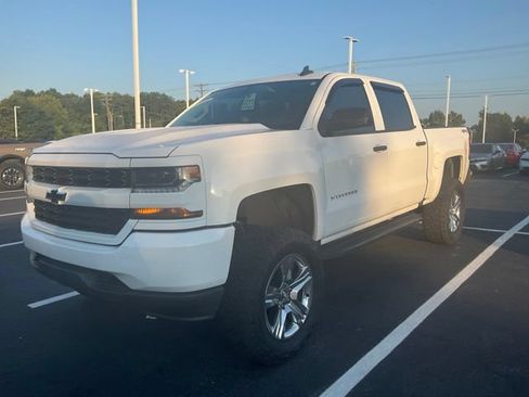 Used 2018 Chevrolet Silverado 1500 Custom w/ Custom Value Package AWD/4WD image 9