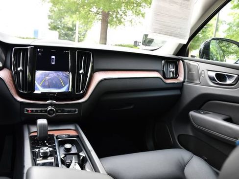 Certified 2023 Volvo XC60 B5 Plus w/ Climate Package AWD/4WD image 19