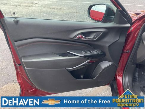 Used 2024 Chevrolet Trax RS w/ Sunroof Package FWD image 23