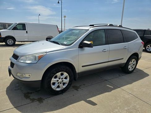 Used 2012 Chevrolet Traverse LS FWD image 3