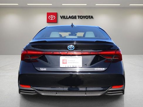 Used 2019 Toyota Avalon XSE image 6