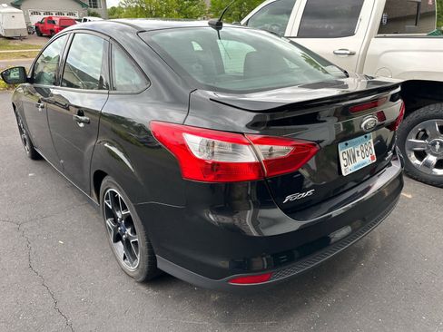 Used 2014 Ford Focus SE w/ Equipment Group 201A FWD image 2