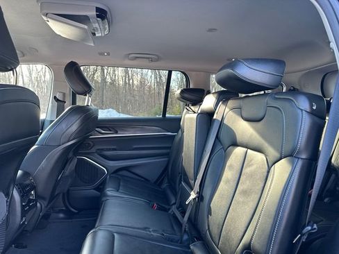 Used 2022 Jeep Grand Cherokee L Limited w/ Trailer Tow Group (B) AWD/4WD image 17