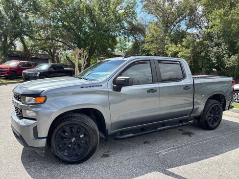 Used 2019 Chevrolet Silverado 1500 Custom w/ Custom Value Package image 3