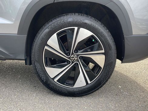 Used 2025 Volkswagen Taos SE AWD/4WD image 10