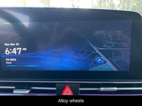 Used 2024 Hyundai Elantra SEL image 12