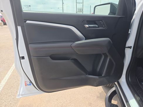 Used 2025 Chevrolet Colorado Z71 image 12