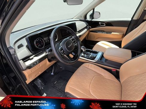 Used 2024 Kia Carnival EX FWD image 13