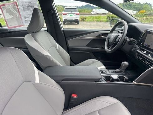 Used 2025 Toyota Camry SE FWD image 13