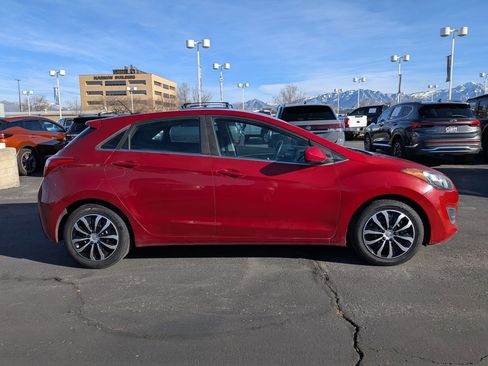 Used 2017 Hyundai Elantra GT image 2